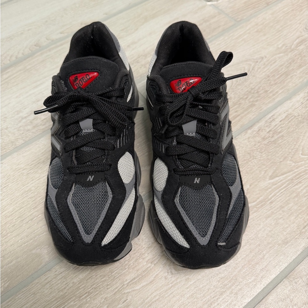New Balance Boys 6 Women’s 8 9060 Black and Gray Athletic Shoes